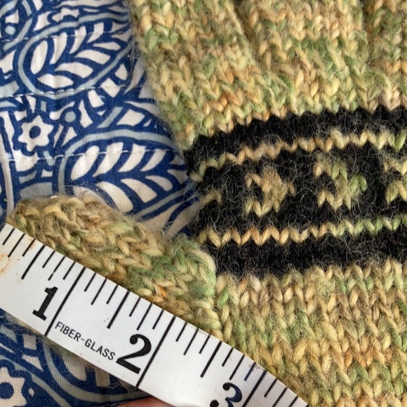 Hand Knit Gloves - Picture 5 of 6